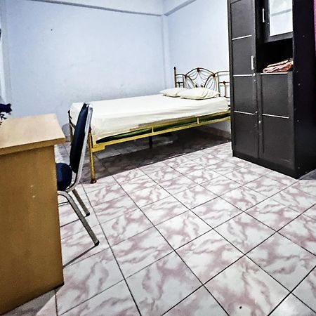 Oyo 91757 Surya Hotelneartaman Anggrek Pkk Watansoppeng Lalabata Exteriör bild