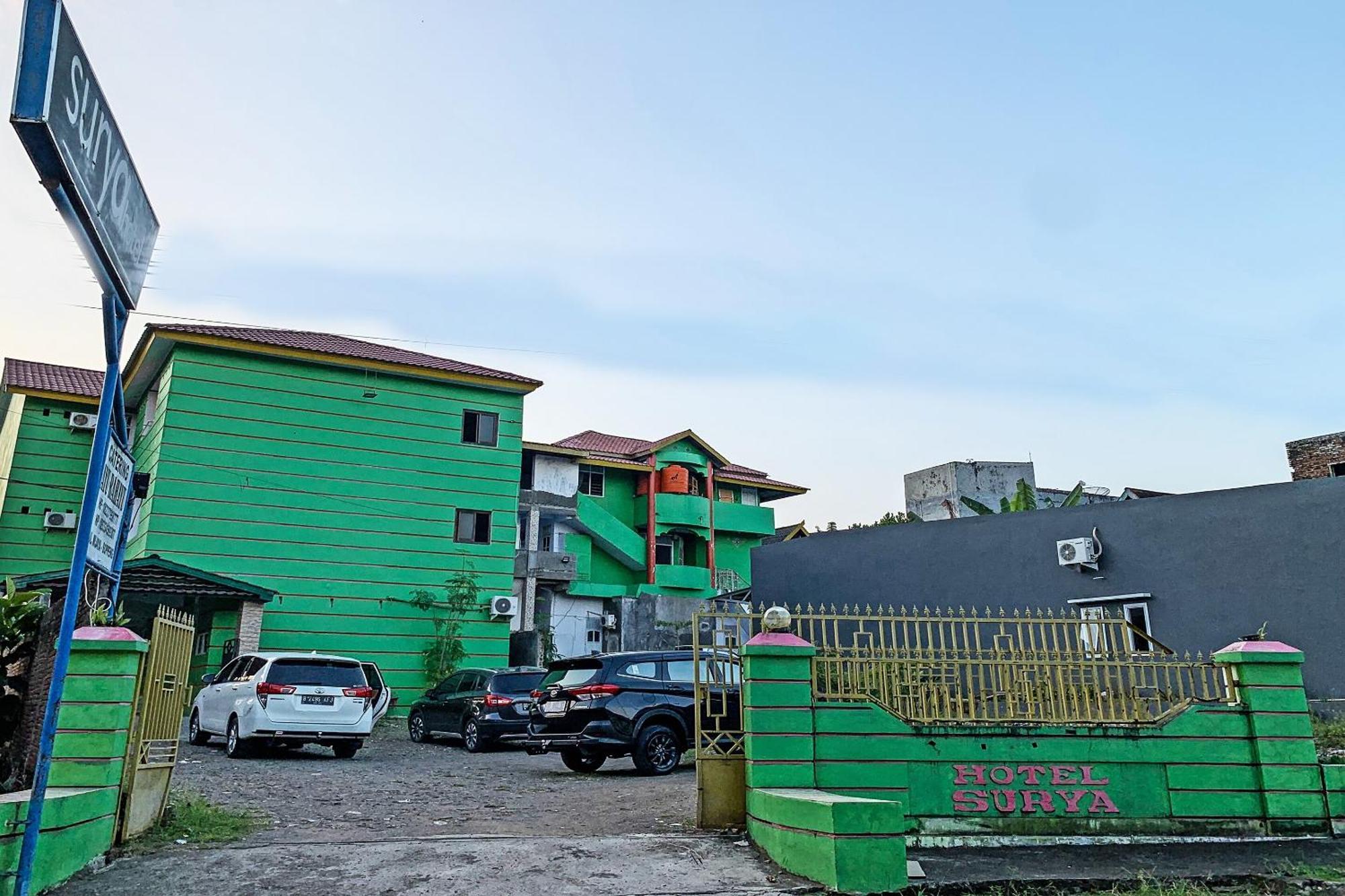 Oyo 91757 Surya Hotelneartaman Anggrek Pkk Watansoppeng Lalabata Exteriör bild