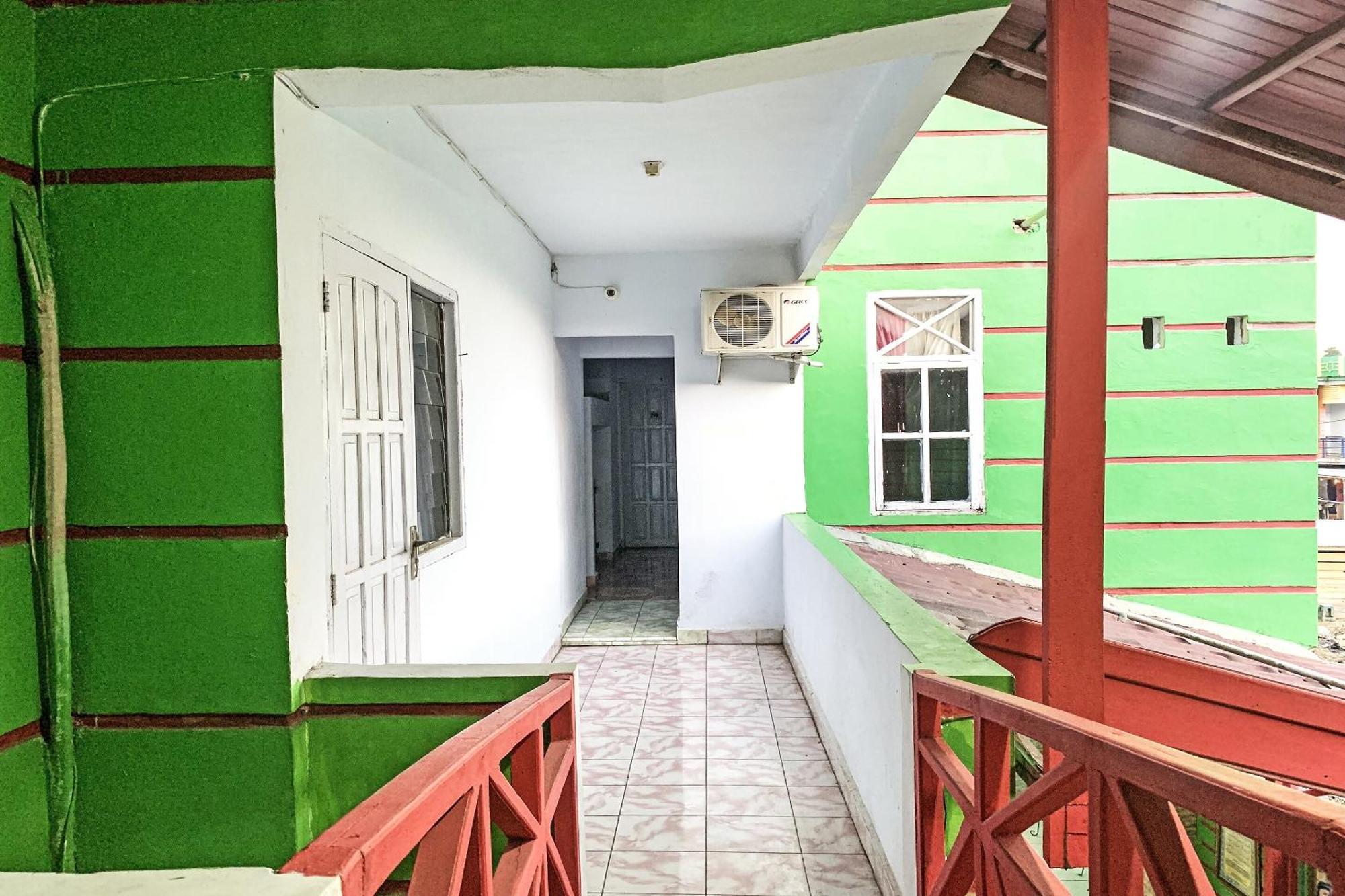 Oyo 91757 Surya Hotelneartaman Anggrek Pkk Watansoppeng Lalabata Exteriör bild