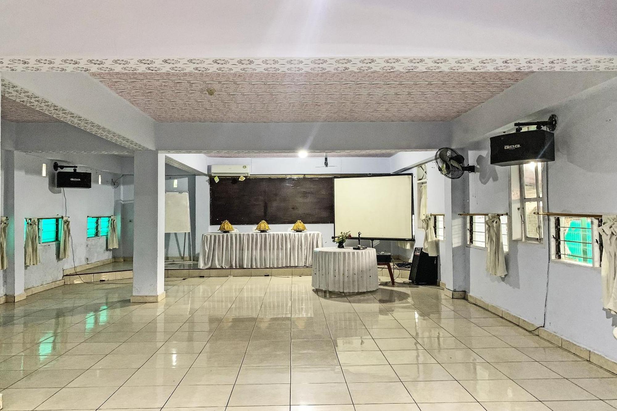 Oyo 91757 Surya Hotelneartaman Anggrek Pkk Watansoppeng Lalabata Exteriör bild