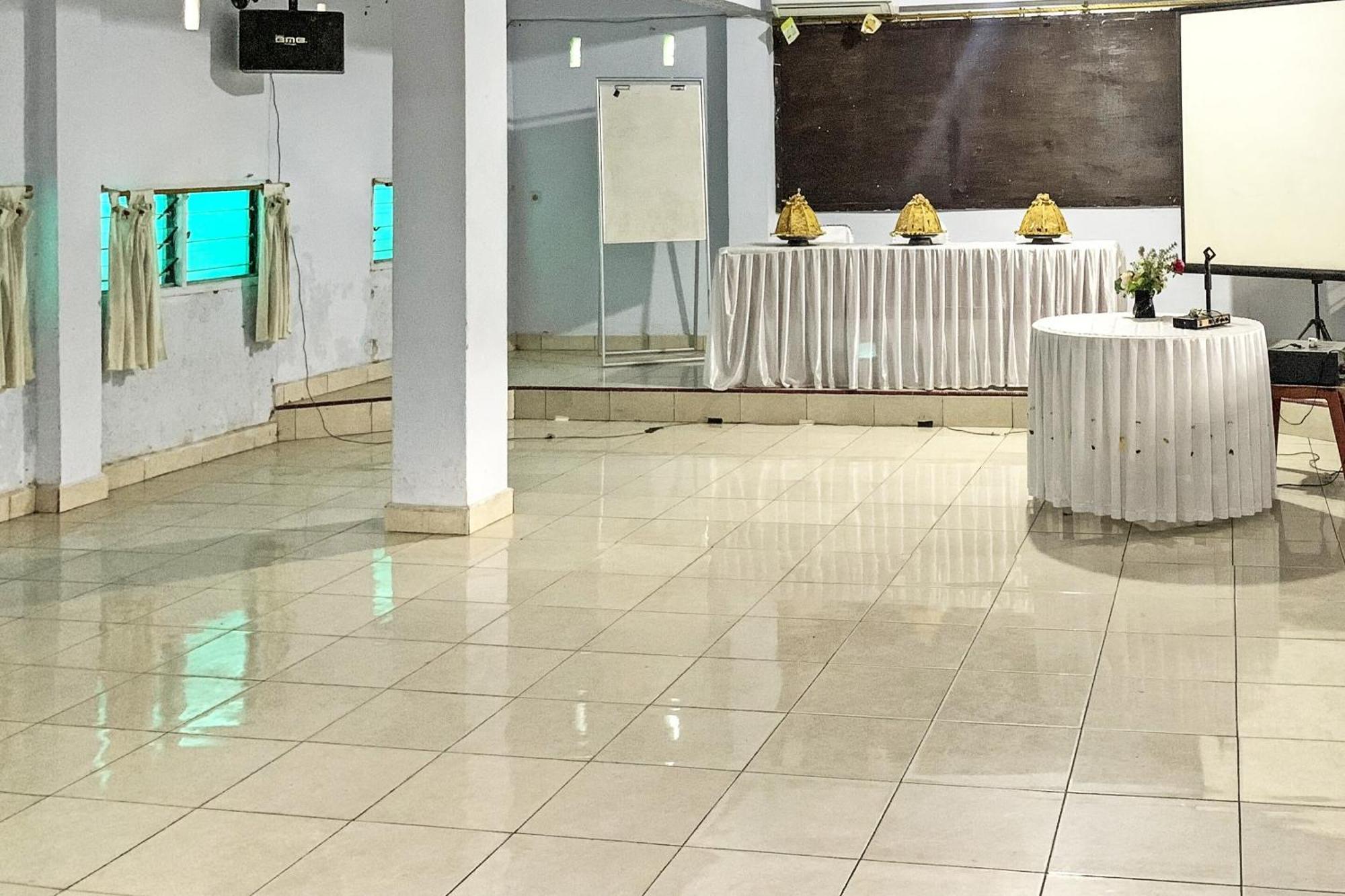 Oyo 91757 Surya Hotelneartaman Anggrek Pkk Watansoppeng Lalabata Exteriör bild
