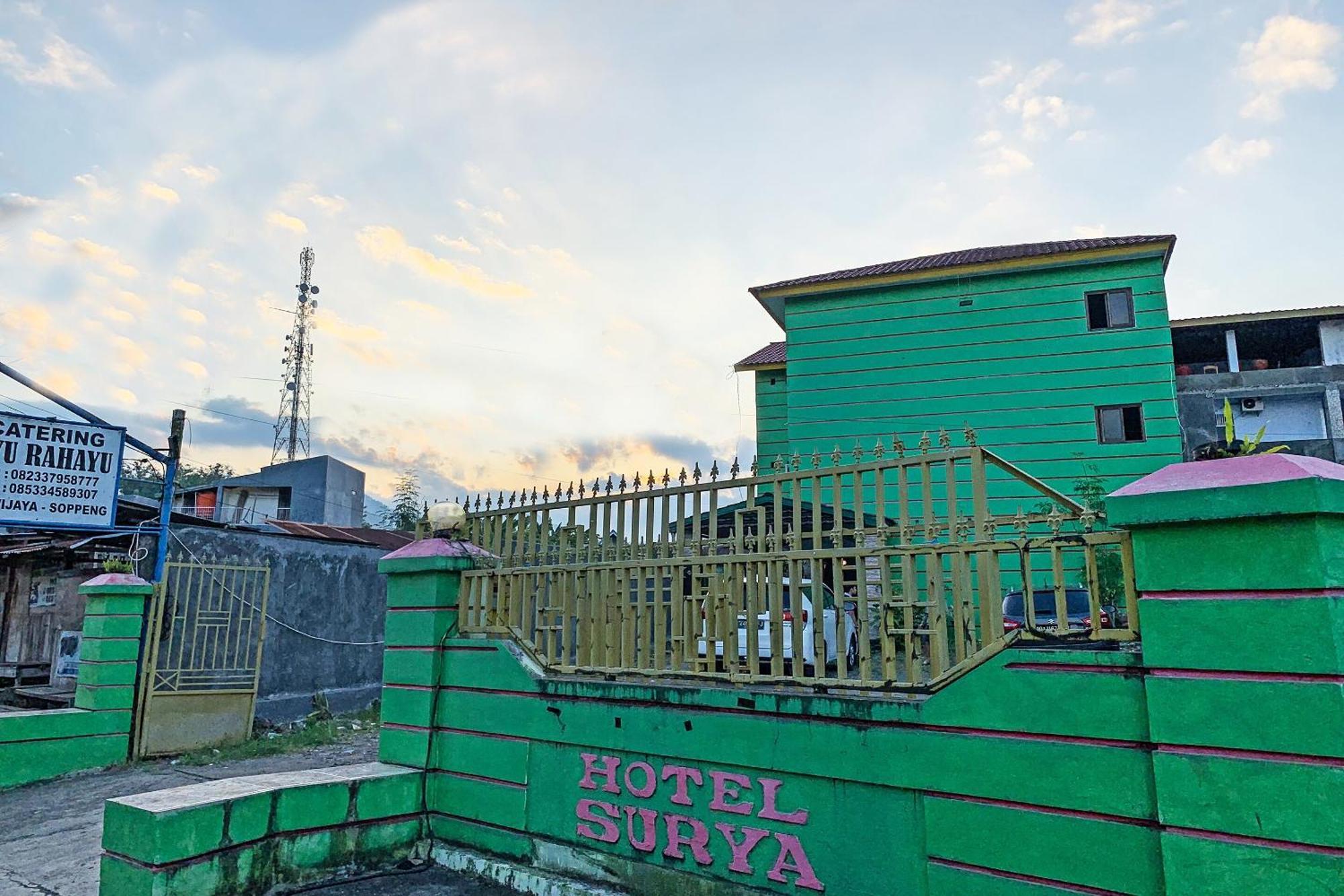 Oyo 91757 Surya Hotelneartaman Anggrek Pkk Watansoppeng Lalabata Exteriör bild