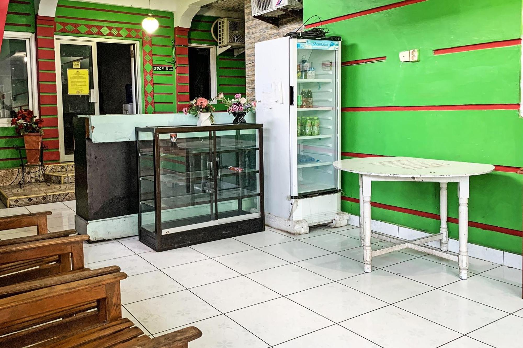 Oyo 91757 Surya Hotelneartaman Anggrek Pkk Watansoppeng Lalabata Exteriör bild