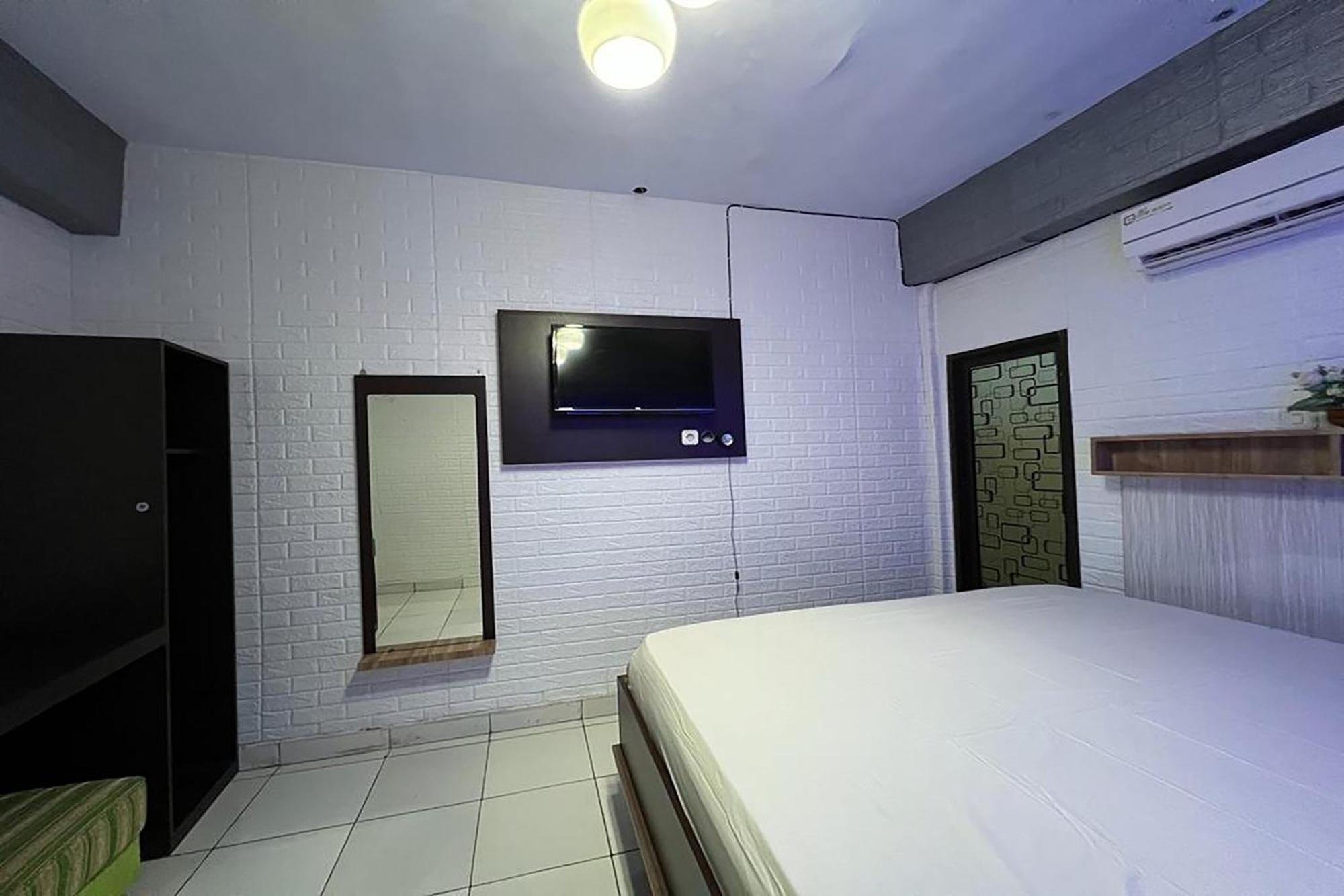 Oyo 91757 Surya Hotelneartaman Anggrek Pkk Watansoppeng Lalabata Exteriör bild