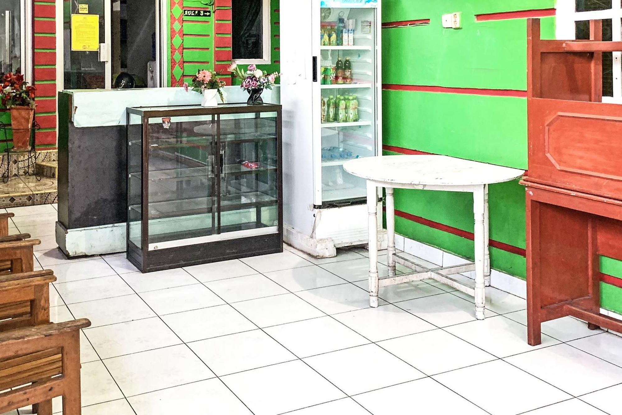 Oyo 91757 Surya Hotelneartaman Anggrek Pkk Watansoppeng Lalabata Exteriör bild
