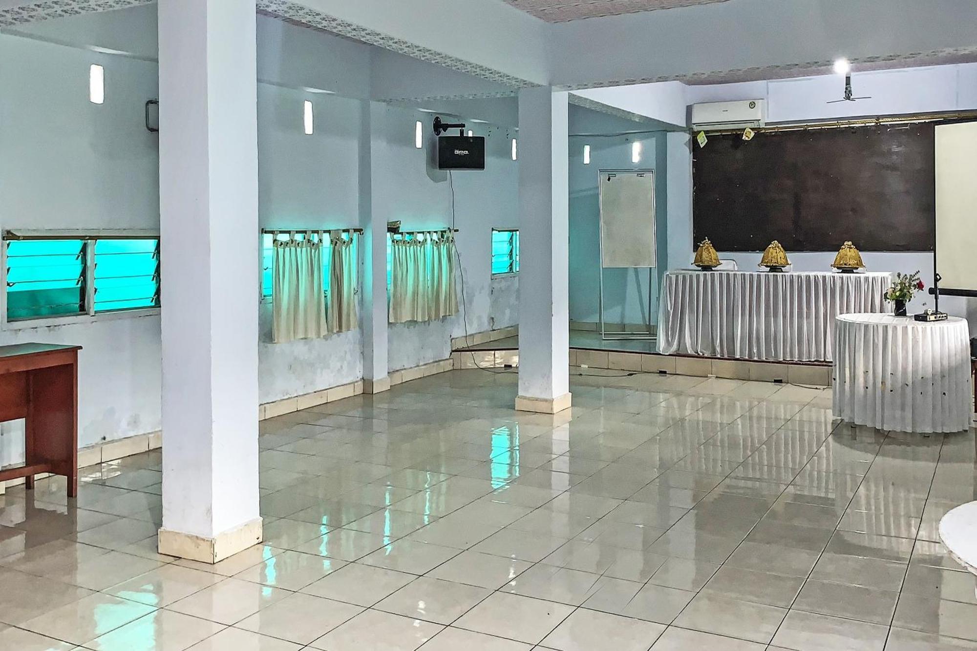 Oyo 91757 Surya Hotelneartaman Anggrek Pkk Watansoppeng Lalabata Exteriör bild