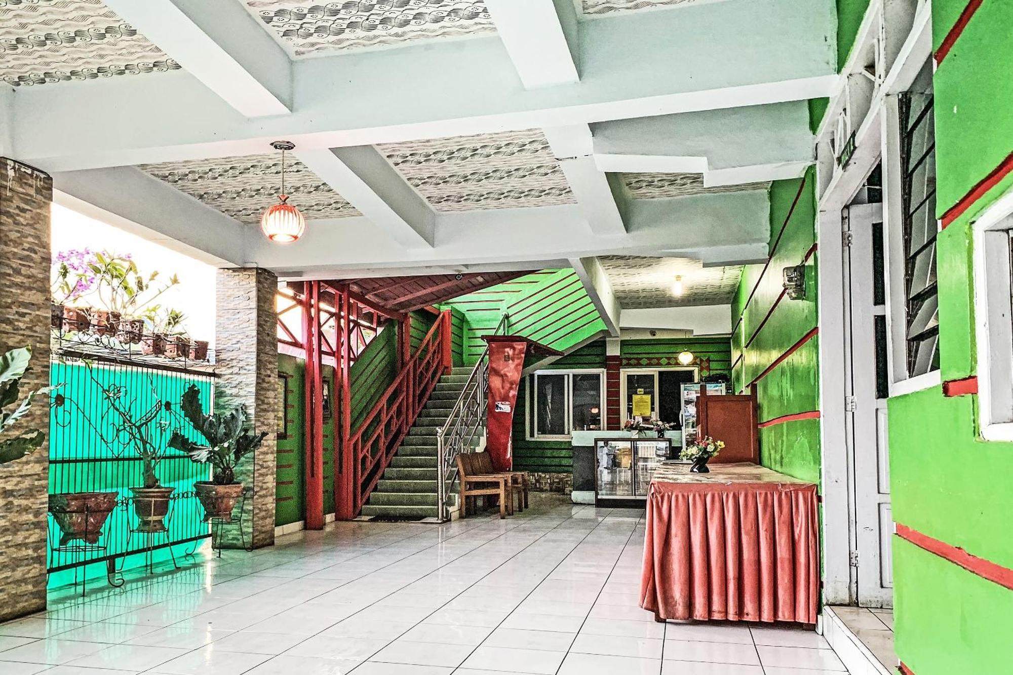 Oyo 91757 Surya Hotelneartaman Anggrek Pkk Watansoppeng Lalabata Exteriör bild